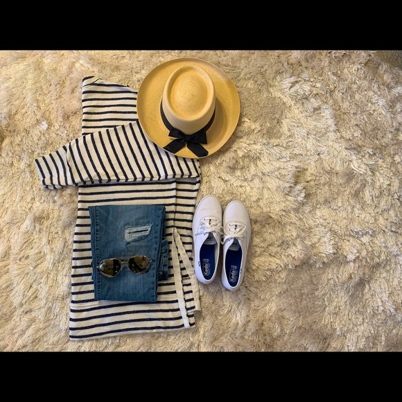 Super cute navy/cream stripe boxy sweatshirt. Like new. Casual and comfy. M. - Picture 2 of 3